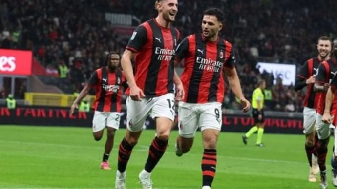 Selebrasi Adrien Rabiot setelah mencetak gol untuk AC Milan dalam pertandingan Liga Spanyol 2026/27 di Stadion San Siro pada Minggu (18/10/2026).