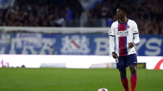 Nuno Mendes, bek kiri PSG asal Portugal,