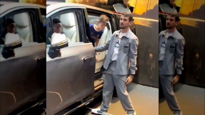 Mercedes-Benz VLE listrik yang dipajang di stan pabrikan dilaporkan menabrak tembok setelah salah satu dari dua anak yang berada di dalamnya berhasil mengaktifkan sistem penggerak dan memasukkan gigi mundur. (Foto: Istimewa via Carscoops)