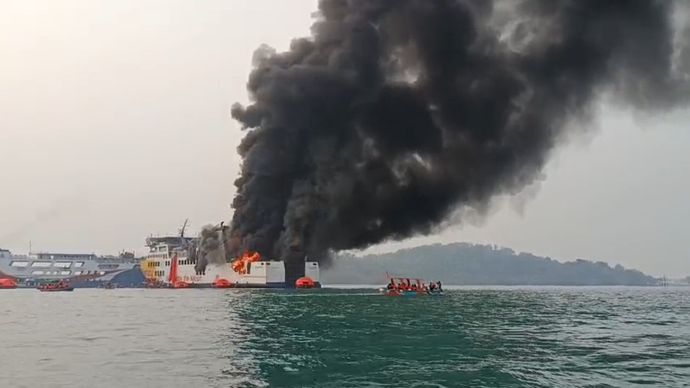 KMP Batu Mandi Terbakar di Alur Masuk Pelabuhan Merak