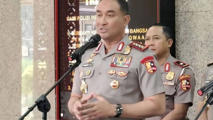 Kapolri Jenderal Pol. Suyudi Ario Seto menjawab pertanyaan awak media di Gedung Rupatama Mabes Polri, Jakarta, Raby (20/10/2026). 