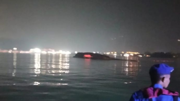 KMP Batumandi Terbalik dan Tenggelam di Perairan Merak Usai Terbakar