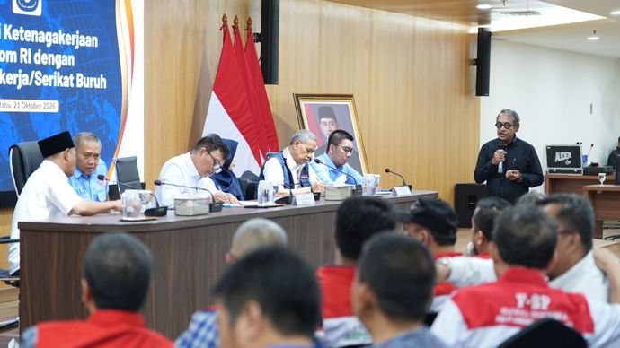 kabakom tegas pemerintah berpihak kepada buruh