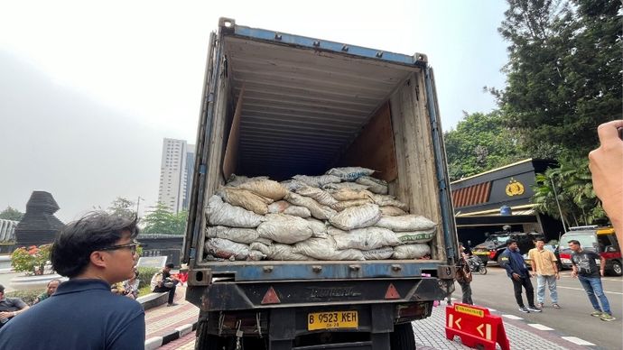 Polda Metro Bongkar Pengiriman 54 Ton Galena di Jakarta Utara 