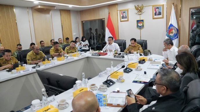 Pemerintah menyampaikan bahwa pemulihan infrastruktur dan layanan dasar di tiga provinsi di Sumatera yang terdampak banjir 