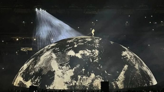 Penampilan musisi Ye dalam konsernya yang digelar di Jakarta pada Sabtu (24/10/2026) lalu.