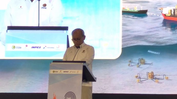 Kepala Satuan Kerja Khusus Pelaksana Kegiatan Usaha Hulu Minyak dan Gas Bumi (SKK Migas) Djoko Siswanto menyampaikan bahwa indonesia akan menerima pasokan 30 juta barel minyak dari negara Arab tanpa ongkos pengiriman dan kapal.