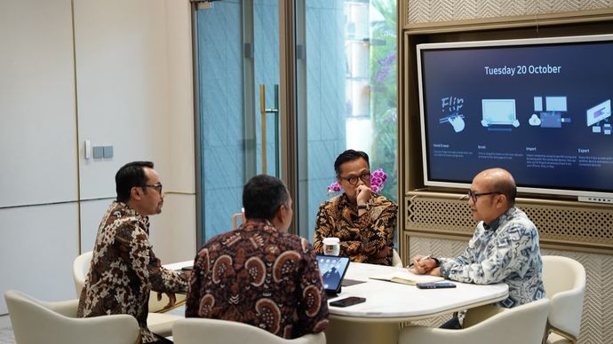 Kepala BP BUMN sekaligus COO Danantara, Dony Oskaria, bersama jajaran Direksi PT Pertamina Patra Niaga dan Pupuk Indonesia Holding Company (PIHC)