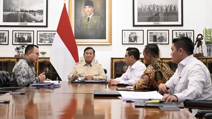 Prabowo Subianto menerima Kepala Badan Riset dan Inovasi Nasional (BRIN) Arif Satria di Istana Merdeka, Jakarta, pada Selasa, 27 Oktober 2026
