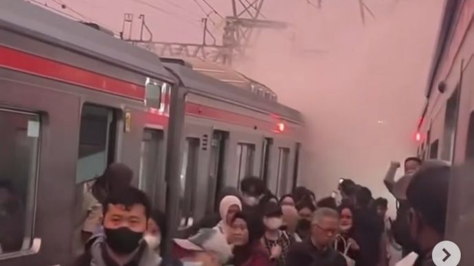 Ledakan KRL di Stasiun Jakarta-Kota. 