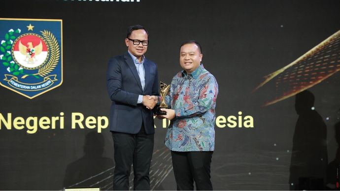 Kemendagri Terima Nusantara Award Kategori Akselerator Ekonomi Daerah dan Benteng Tata Kelola Pemerintahan