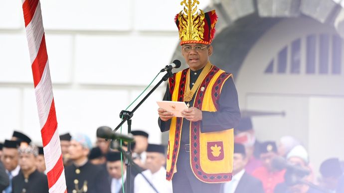 Menteri Keuangan (Menkeu) Suahasil Nazara menegaskan komitmen untuk terus memperkuat pengelolaan Anggaran Pendapatan dan Belanja Negara (APBN) dalam mendorong pertumbuhan ekonomi, melindungi masyarakat, dan menjaga kredibilitas fiskal.