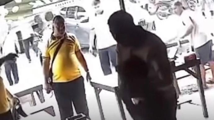 Aksi Kapolres di Kalbar diduga melakukan penganiayaan ke warga. 