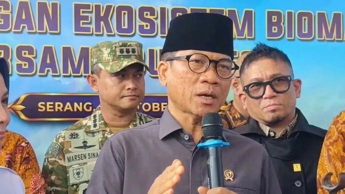 Menteri Desa dan Pembangunan Daerah Tertinggal (Mendes PDT) Yandri Susanto memberikan keterangan resmi kepada awak media di Serang, Banten pada Sabtu, 31 Oktober 2026.