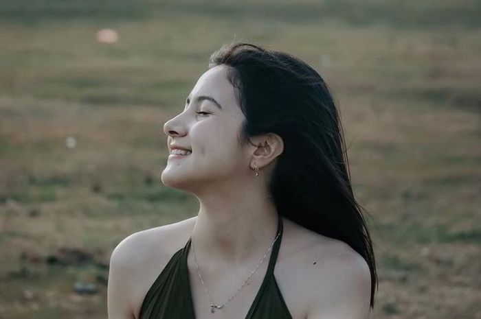 5 Potret Bulan Sutena, Penyanyi Cantik yang Bakal Tampil di Rhapsody ...
