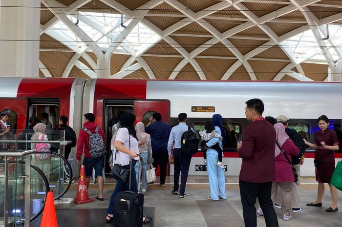 Proyek Kereta Cepat Whoosh Disebut Sebut Bikin Rugi Wika Kcic Buka