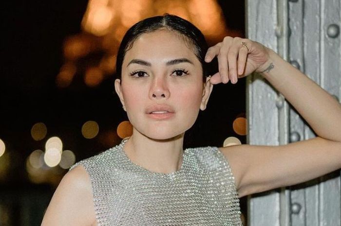 Katta kokrakli ona va nogiron ogli hammomda Ogriq uchun jinsiy aloqa mashinasi