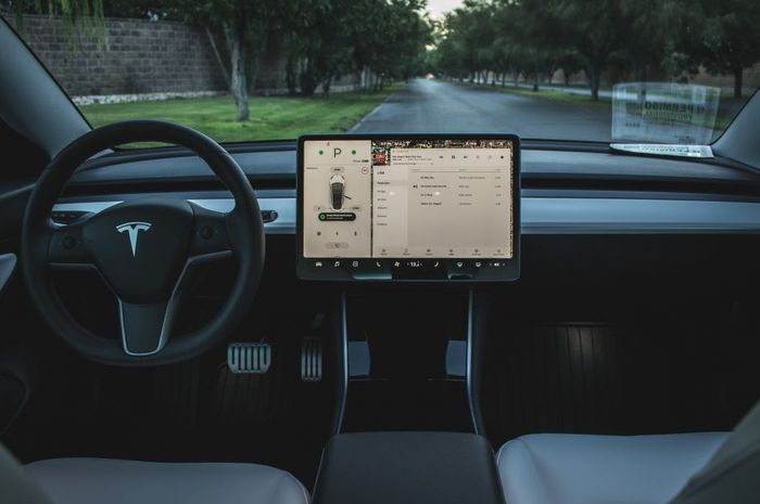 Tesla Bakal Luncurkan Fitur Keselamatan dan Navigasi Anak Terbaru