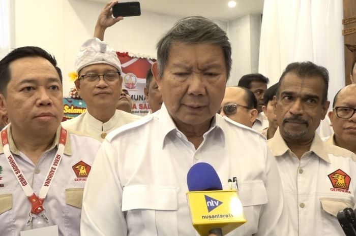 Katta xorozlar va yosh qizlar ishtirokidagi porno videolar