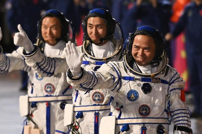 3 Astronaut China Terdampar di Luar Angkasa Usai Kapsul Dihantam Puing  Antariksa - Ntvnews.id