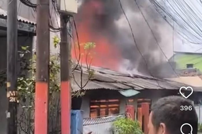 Kebakaran rumah di Ciracas, Jakarta Timur. 