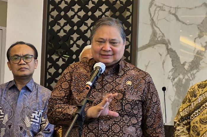 Menteri Koordinator Bidang Perekonomian Airlangga Hartarto memastikan fundamental ekonomi Indonesia tetap kuat meski nilai tukar rupiah menyentuh level Rp18.000 per dolar Amerika Serikat (AS). 