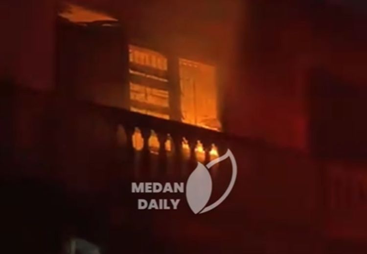 VIDEO: Rumah Mewah Warga di Kota Tebing Tinggi Kebakaran Hebat