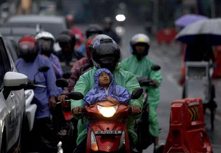 BMKG Prakirakan Hujan Dominasi Sejumlah Daerah pada Senin