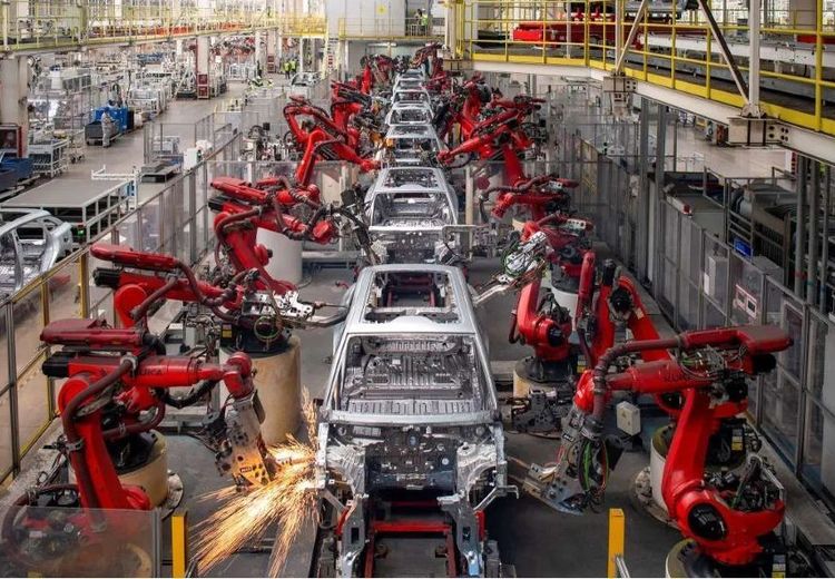 China Dorong Produsen Mobil Gunakan Baja, Plastik, dan Baterai Daur Ulang