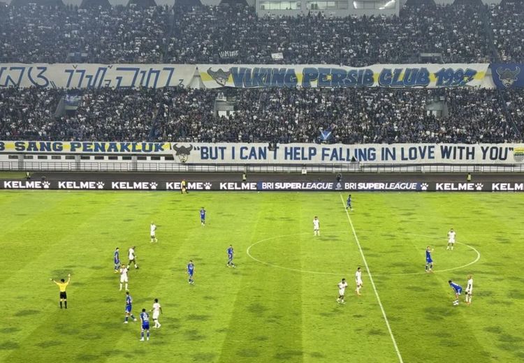 Persib Bandung Taklukkan Malut United 2-0, Kokoh di Puncak Klasemen