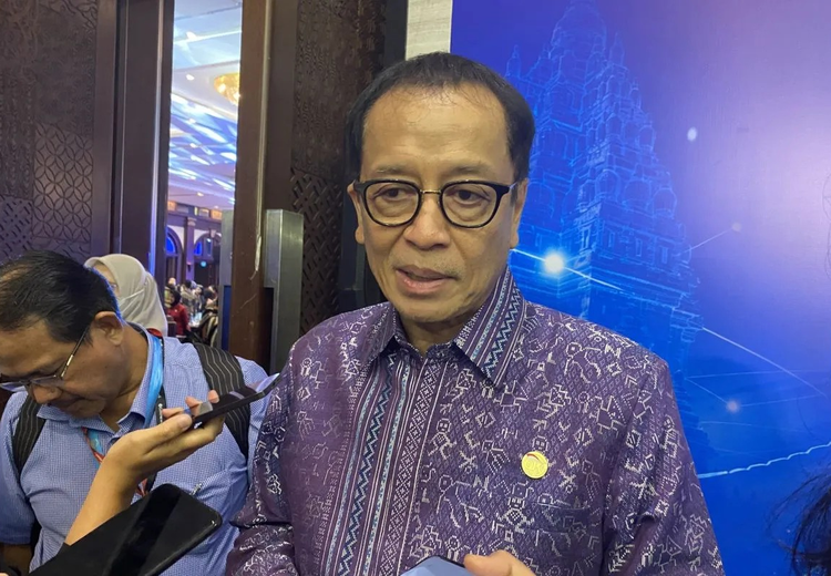 OJK Sebut Tren Bunga Kredit Turun Mendekati 8 Persen