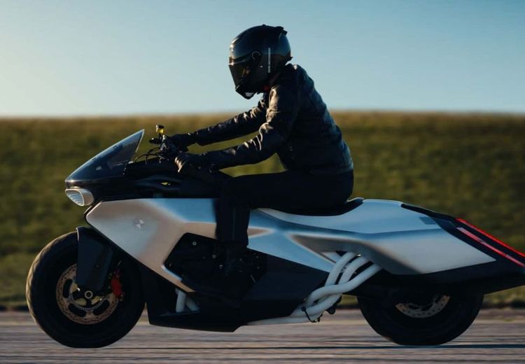 BMW Vision K18: Motor Bagger Futuristik Bermesin 1.800cc yang Disebut Bak Roket Jalanan