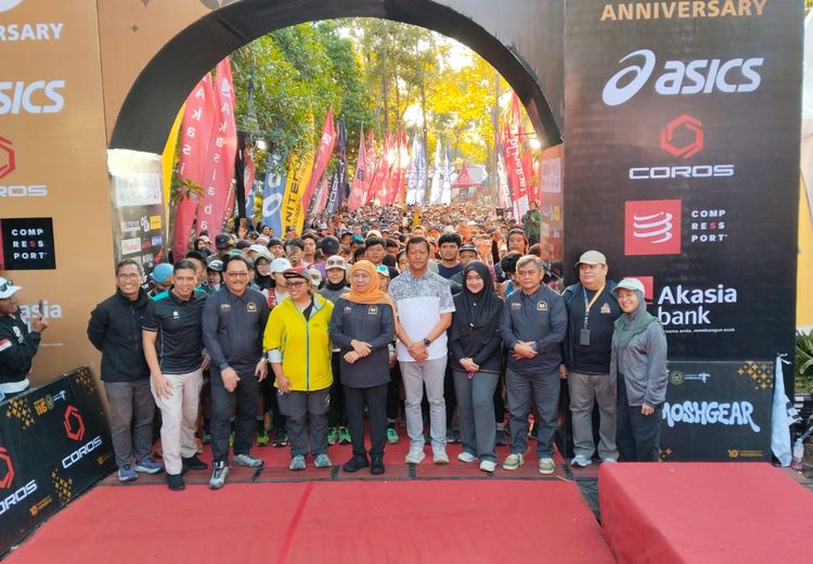 Khofifah Sambut 4.014 Pelari dari 21 Negara Taklukkan Jalur Ekstrem Gunung Arjuno Pasuruan