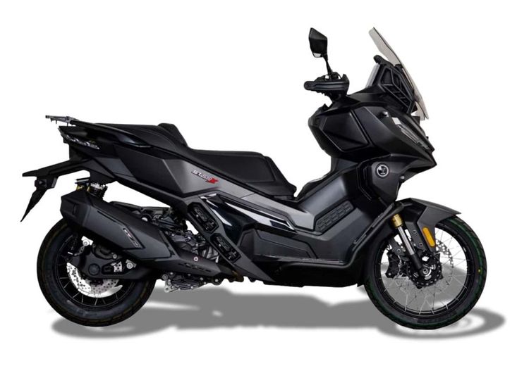 Skuter Adventure China Ini Bikin Kaget, Dibekali Radar dan Mesin 398 cc