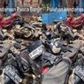 Penampakan Puluhan Motor Terseret dan Menumpuk di Halaman Sekolah Gegara Banjir Bekasi