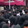 Ribuan Pencari Kerja Padati Toko Ritel di Cianjur Pagi Ini, Kompak Kenakan Hitam Putih