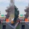 Mobil Terbakar Hebat di Ruas Tol JORR Jatiwarna Bekasi