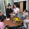 Cerita Pengacara Perempuan Dikenal Tangguh dalam Mendidik Anak-anaknya