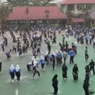 Momen Lapangan Sekolah Banjir Langsung Dijadikan Tempat Bermain Siswa
