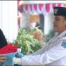 Momen Prabowo Cium Bendera Merah Putih Sebelum Dikibarkan pada Upacara HUT RI ke-80