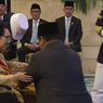Prabowo Bersimpuh Saat Anugerahkan Penghargaan ke Istri Wismoyo Arismunandar