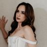 Putri Anne Pamer Tarian Vulgar Nyaris Tanpa Busana