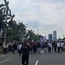 Aksi Ribuan Buruh di Depan Gedung DPR Dibubarkan