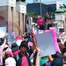 Aliansi Perempuan Indonesia Gelar Aksi di DPR, Sapu Lidi Jadi Simbol Perlawanan