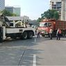 Truk Tabrak Separator Busway di Slipi Jaya, Lalu Lintas Arah Tomang Macet Parah