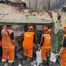 Ratusan Petugas Dikerahkan untuk Bersihkan Puing Kebakaran di Tamansari