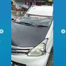 Pengemudi Taksi Online Nyaris Tewas Tertimpa Pohon Tumbang di Ciputat