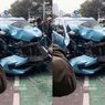 Tabrak Pemotor Wanita, Mobil Taksi Hancur di Tanah Abang