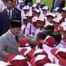 Momen Anak-anak Sekolah Berebut Salami Prabowo, Ucapkan Terima Kasih Ada MBG