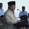 Prabowo Berikan Penghargaan Kepada Perwira TNI Saat Parade Alutsista di Kolinlamil Jakut